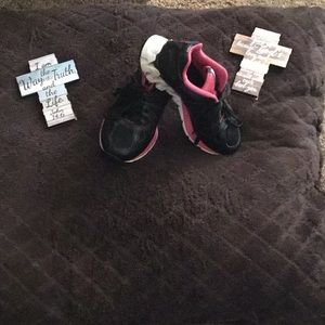 Reebok running shoes. Gently used. Great shape.👟